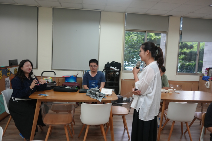 講師與學生共享經驗(另開新視窗/jpg檔)圖片