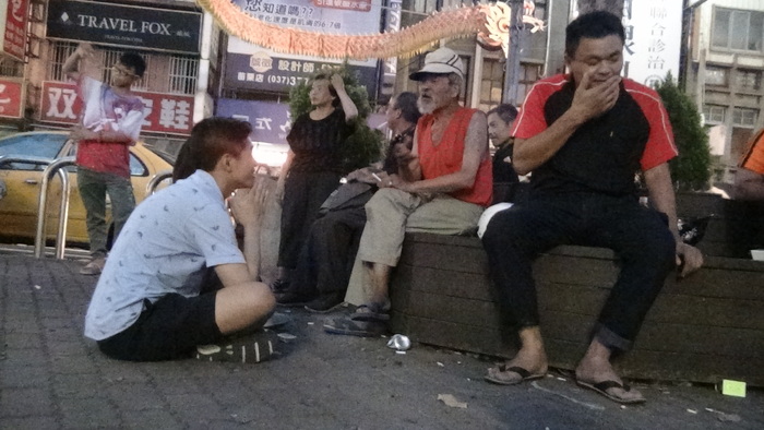 陪無家者聊天，增加情感連結(另開新視窗/jpg檔)圖片